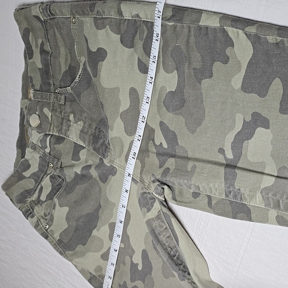 Seven 7 High High Rise Skinny Camouflage Jeans - Size 4 (Wiaist 26 inches) - Picture 6 of 13